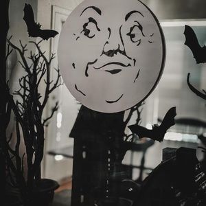 10” Man in the moon round wood sign